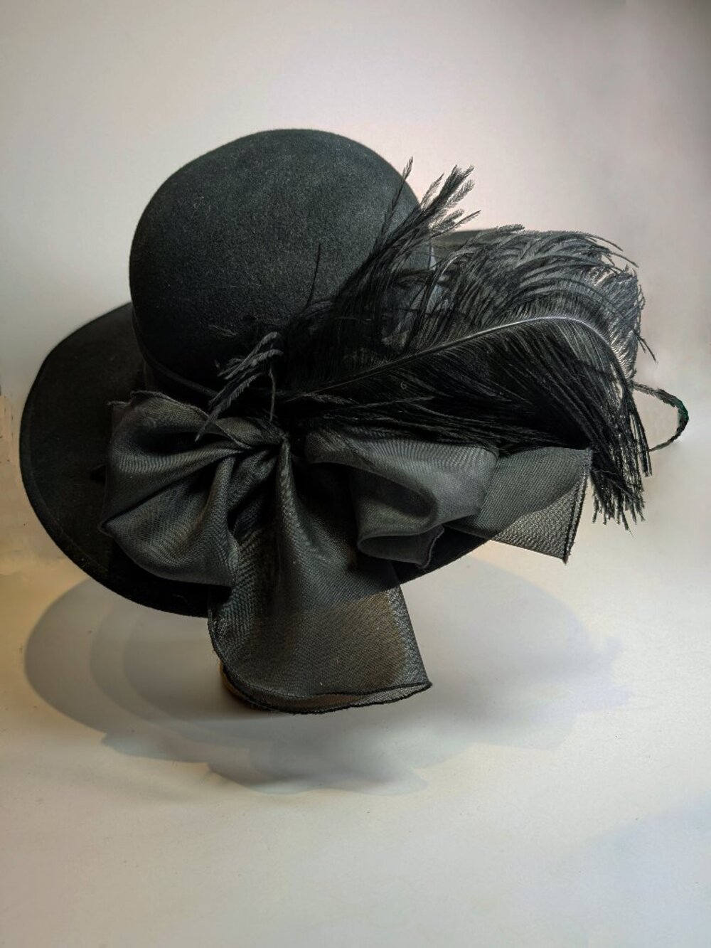 Black felt hat with wide ribbon and ostrich feather size medium